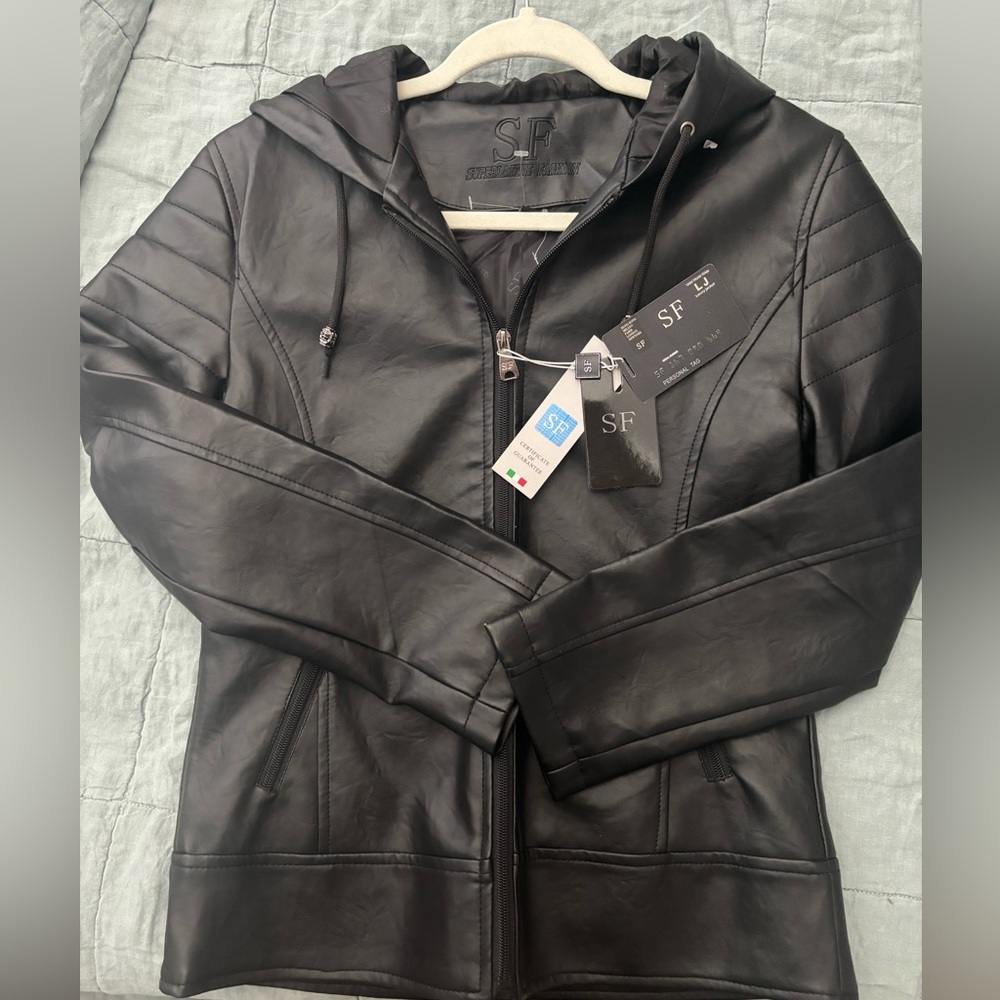 Superlative Fashion Hooded Black - NWT - Small